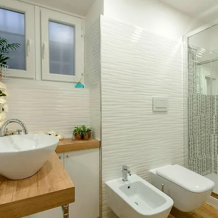 Brand New! Luxurious In Heart Of Daire