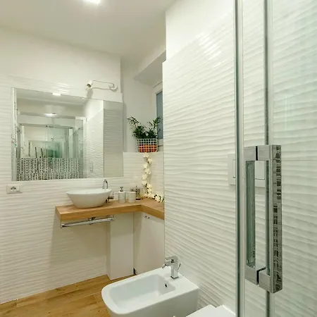 Brand New! Luxurious In Heart Of Daire